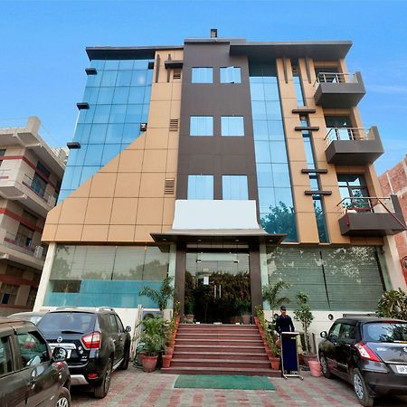 Oyo 9841 The Vivir 1 Hotel Noida Eksteriør billede
