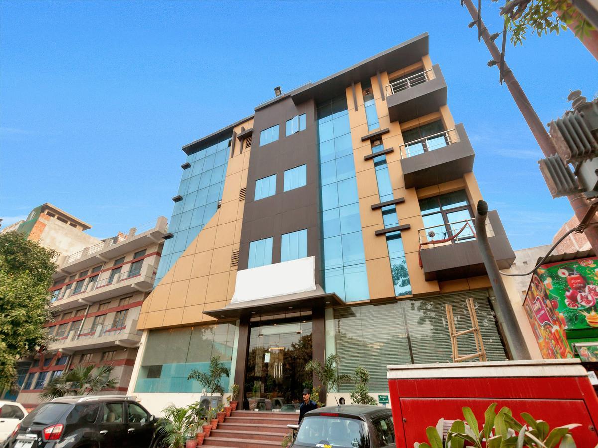 Oyo 9841 The Vivir 1 Hotel Noida Eksteriør billede