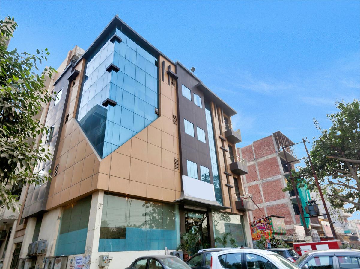 Oyo 9841 The Vivir 1 Hotel Noida Eksteriør billede