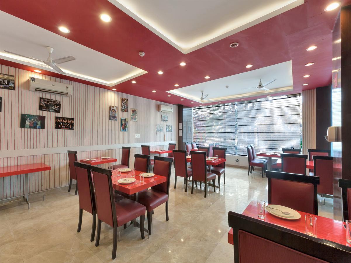 Oyo 9841 The Vivir 1 Hotel Noida Eksteriør billede