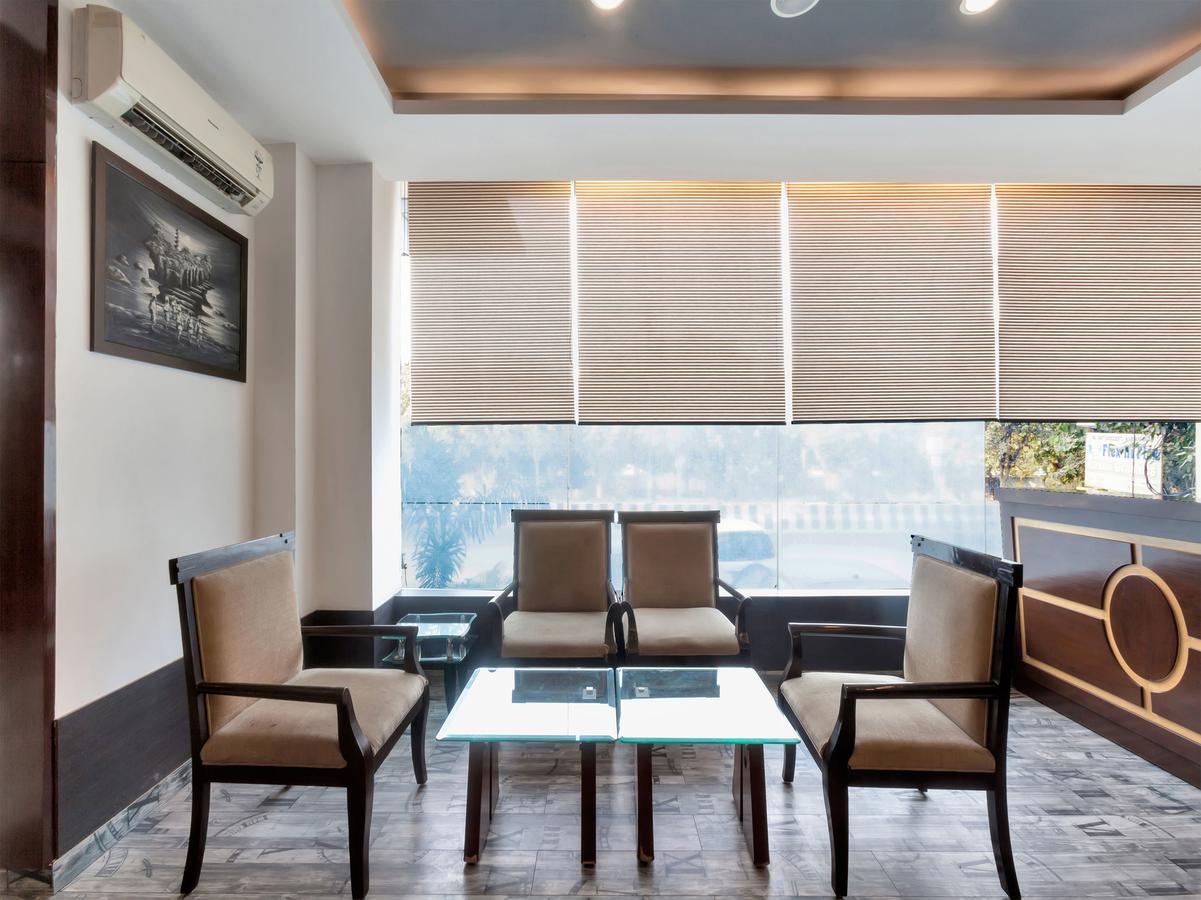 Oyo 9841 The Vivir 1 Hotel Noida Eksteriør billede