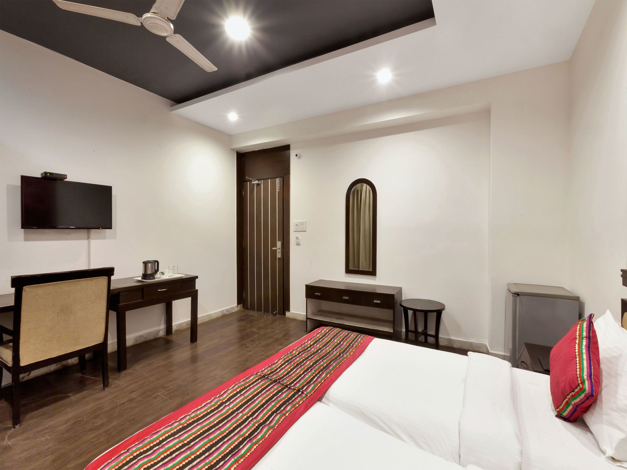 Oyo 9841 The Vivir 1 Hotel Noida Eksteriør billede