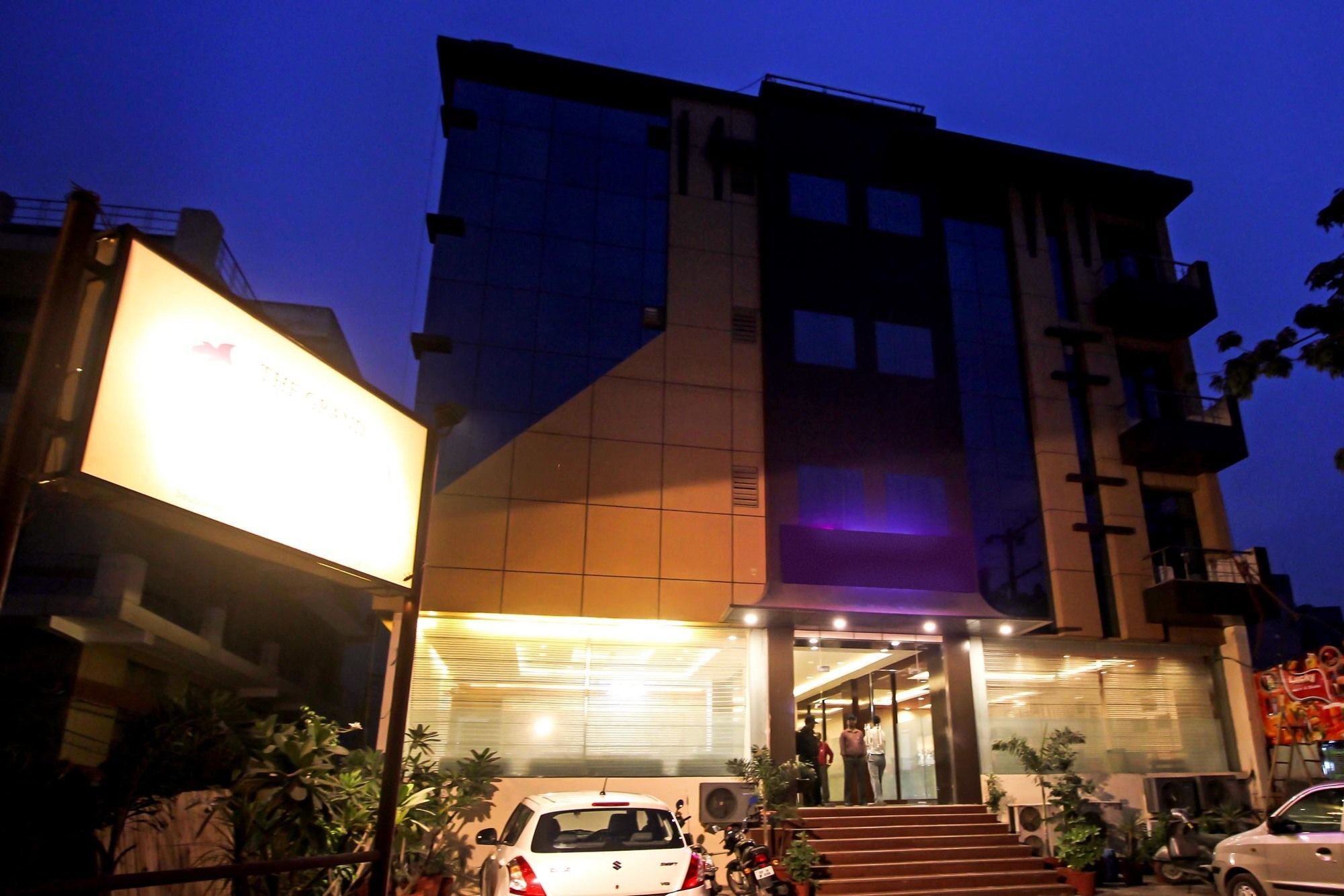 Oyo 9841 The Vivir 1 Hotel Noida Eksteriør billede