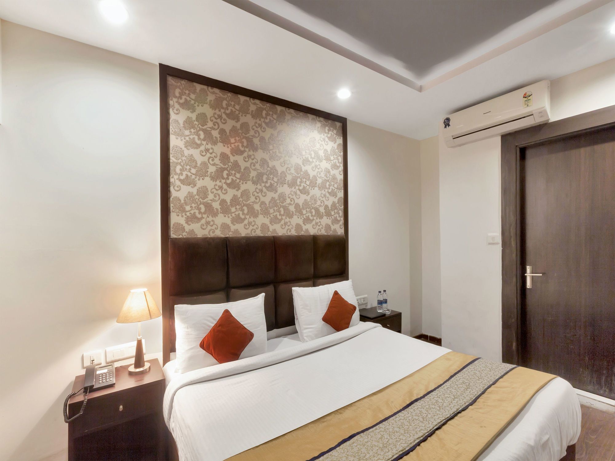 Oyo 9841 The Vivir 1 Hotel Noida Eksteriør billede