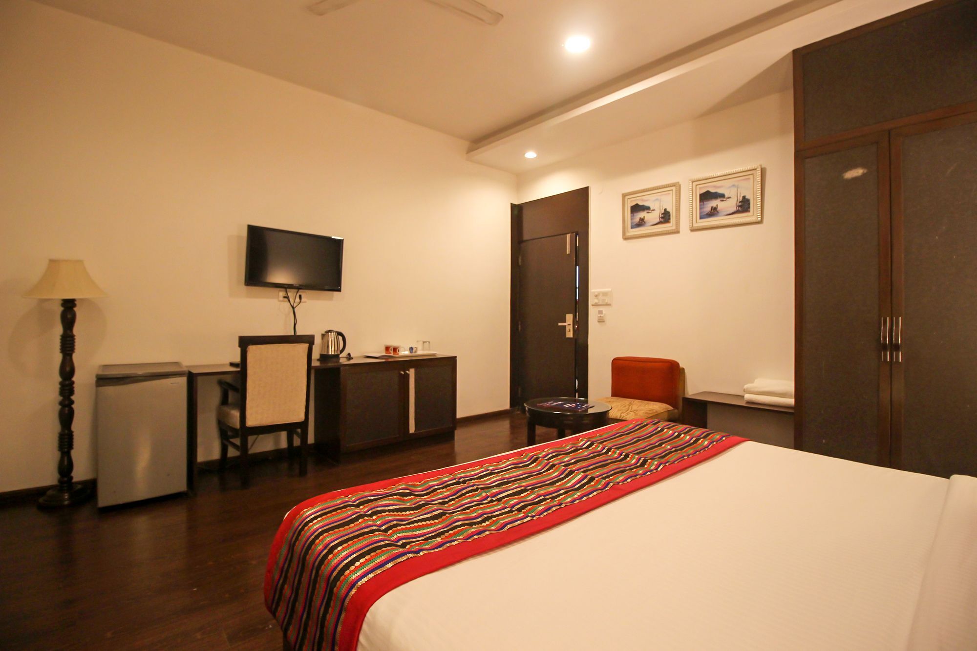 Oyo 9841 The Vivir 1 Hotel Noida Eksteriør billede