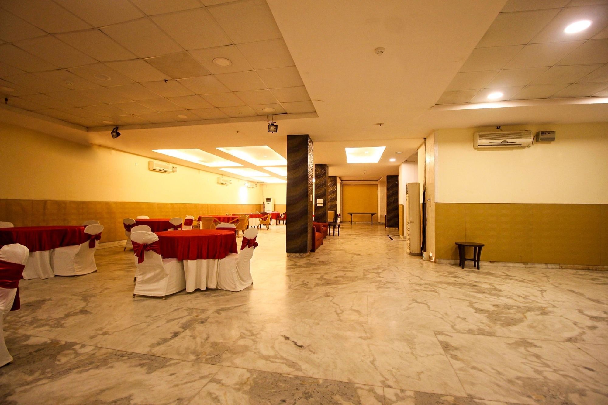 Oyo 9841 The Vivir 1 Hotel Noida Eksteriør billede
