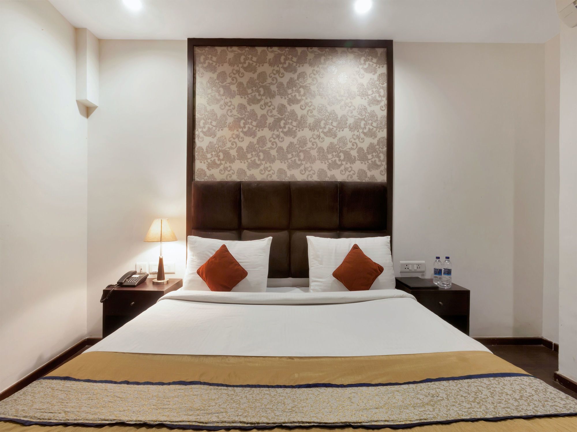 Oyo 9841 The Vivir 1 Hotel Noida Eksteriør billede